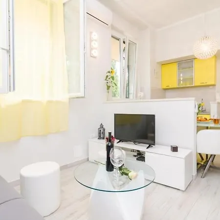 Noxy - Studio With City View